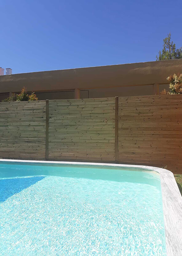 Vedação de Madeira em piscina